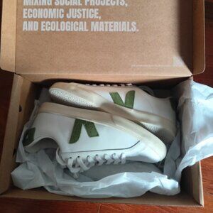 VEJA Women’s Everyday Casual Sneakers – Comfortable Flat Shoes